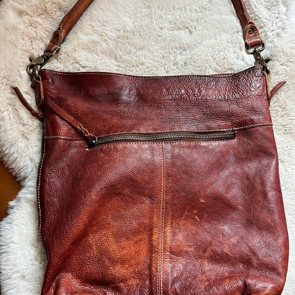 Beautifully Distressed Leather Shoulder Bag - Picture 8 of 12